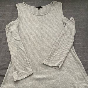 Ribbed long sleeve with shoulder cutouts